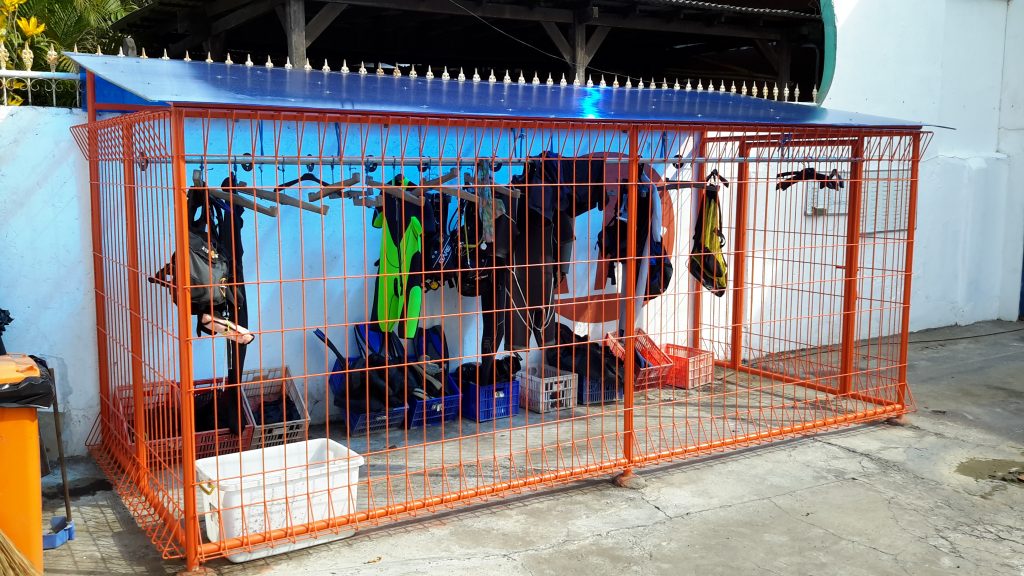 BRC fencing cage with polycarbonate roof cover