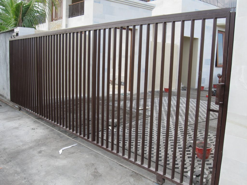 Gate minimalist - Galvanized frame gate with minimalist design